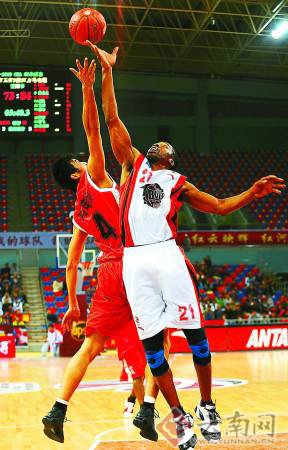 11·28围攻事件终有定论 篮协重罚上海队肇