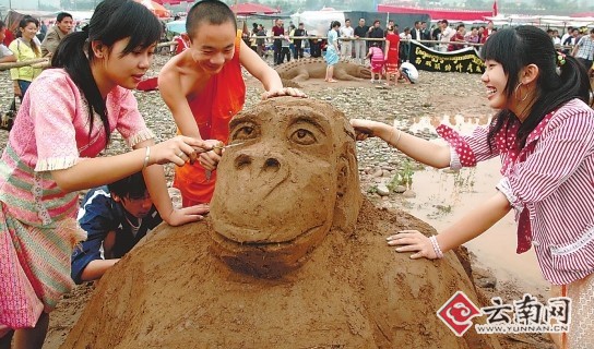沐浴祝福 寻秘傣族原生态泼水节(组图)