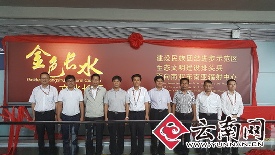  昆明机场金色文化长廊启用 展现云南美景和人文之美