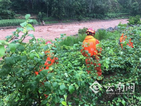  云南楚雄消防地毯式搜救 元谋泥石流失联人员仍未找到