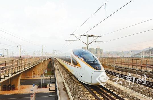 云南高铁开通一年发送旅客1202万人次(组图)