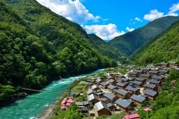 光明日报头版头条关注云南怒江脱贫攻坚怒江峡谷的千年跨越