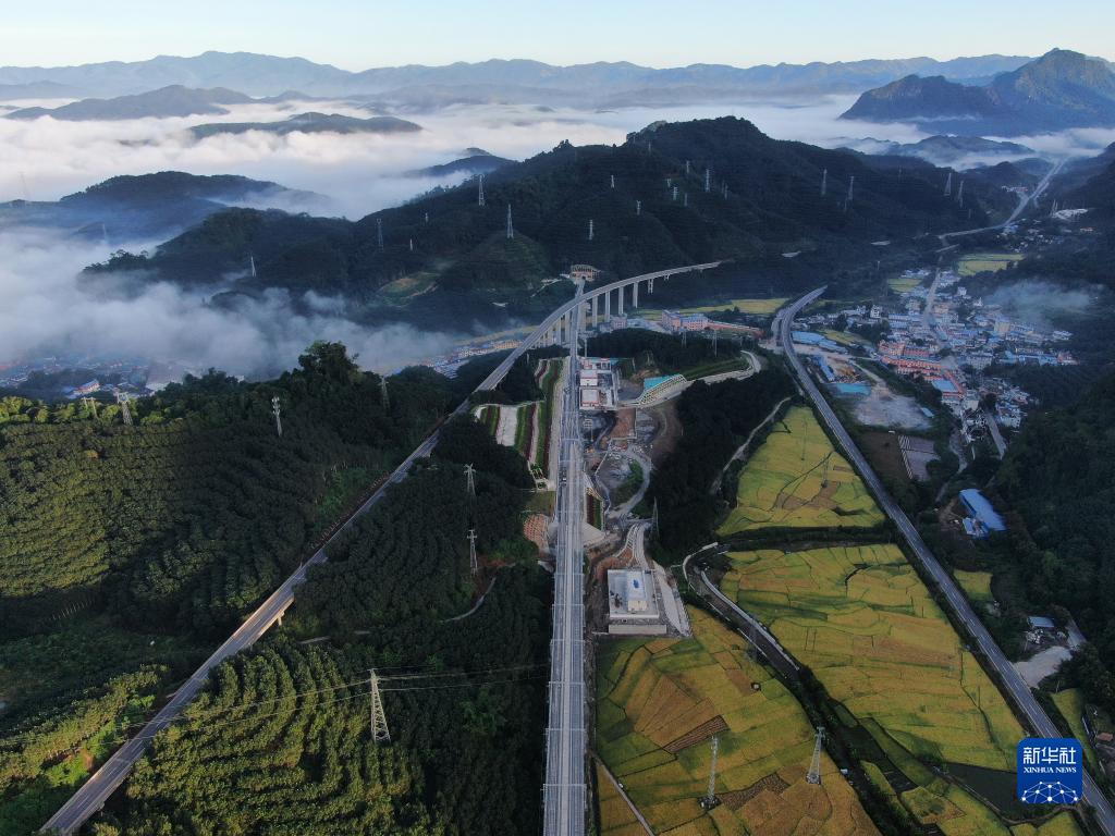 "飞阅"中老铁路国内段