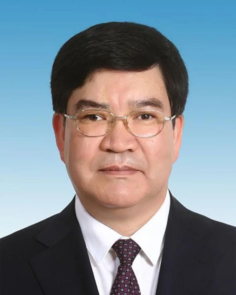 男,汉族,1966年3月生,在职博士,九三学社社员,现任云南省政协副主席
