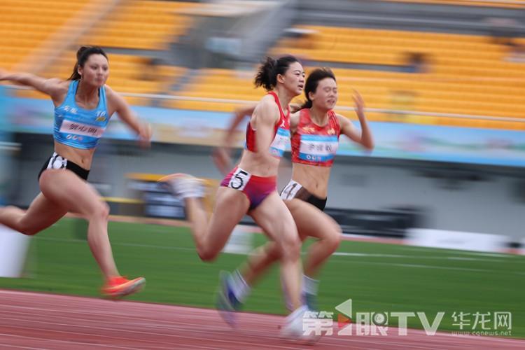 女子组100米预赛。第1眼TV-华龙网记者 李一鸣 摄