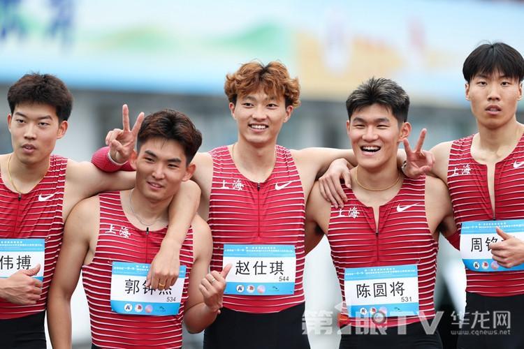 赛后合影。第1眼TV-华龙网记者 李一鸣 摄