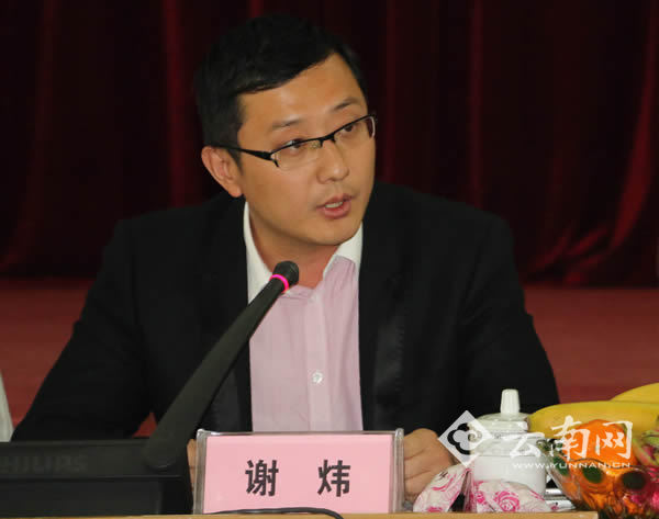 云南网常务副总编辑谢炜在会上致辞近日,云南网主办的"新媒体时代高校