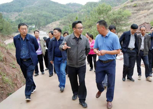 帮扶乐业镇鲁珠村开展项目8个,引荐企业与会泽县政府签订了高原特色