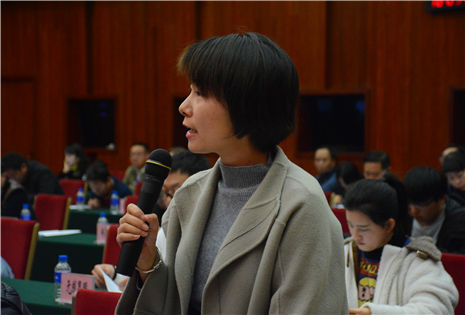 云南广播电视台都市频道记者现场提问