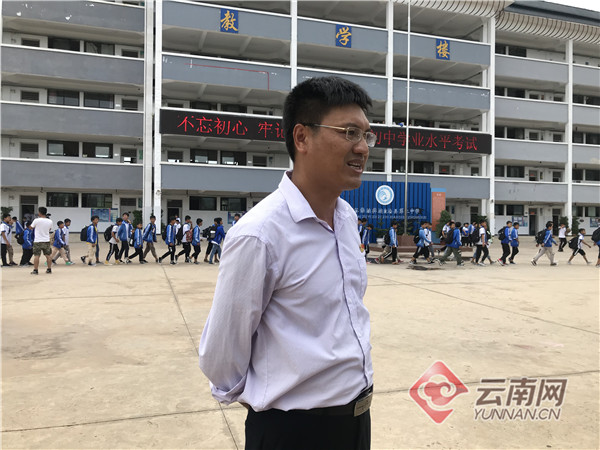 景谷二中副校长杨学安 李亚芬 摄恢复重建后,景谷傣族彝族自治县第二