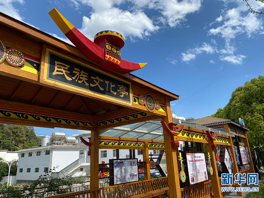 苗族传统舞蹈嘎蒙卡兜走进校园大课间