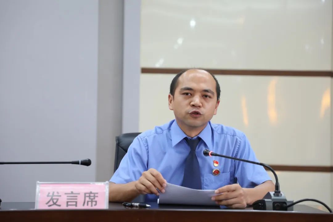 会上,党组成员,驻院纪检监察组组长李俊,党组成员,副检察长周茂华,第