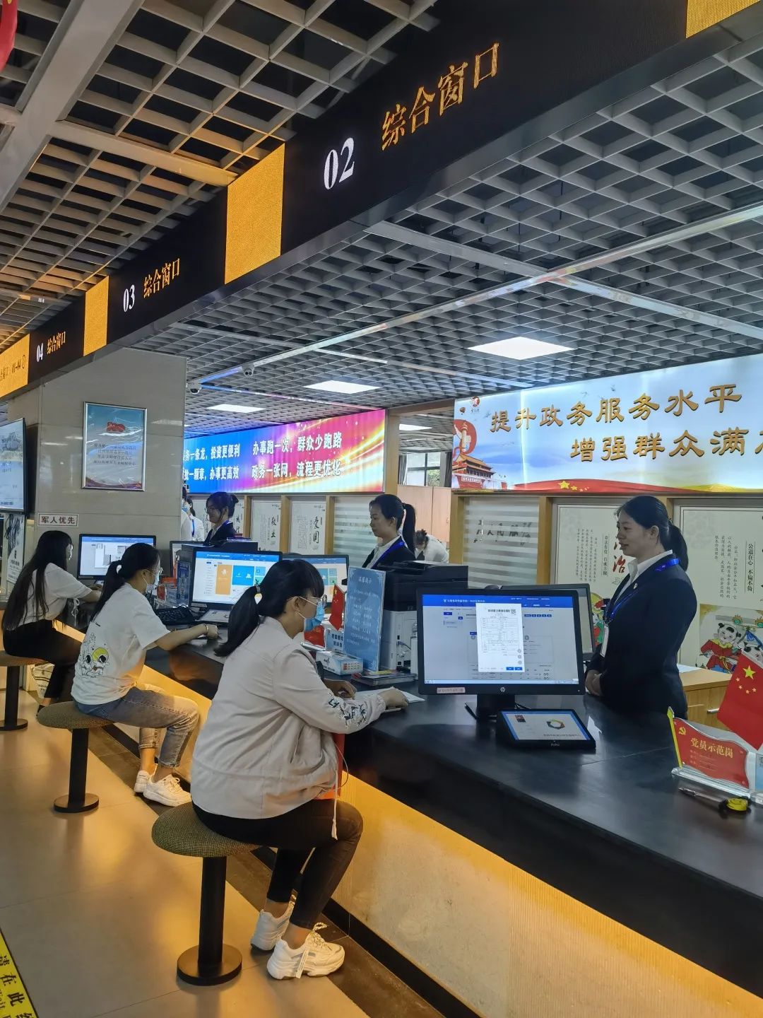 昆明官渡区政务服务中心:"三步曲"让党史学习"活"起来_新闻聚焦_民族