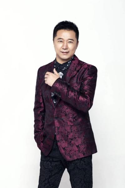 演唱者:师鹏师鹏:中国传媒大学教授,前火箭军文工团男高音歌唱家,国家