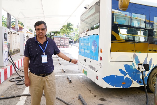 富滇银行重点支持绿色产业发展 景洪市新能源公交车助力市民绿色出行