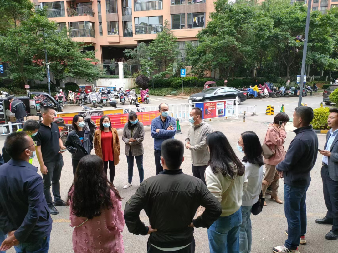 昆明市小板桥街道金刚社区凝聚在职党员合力开展暖心志愿服务