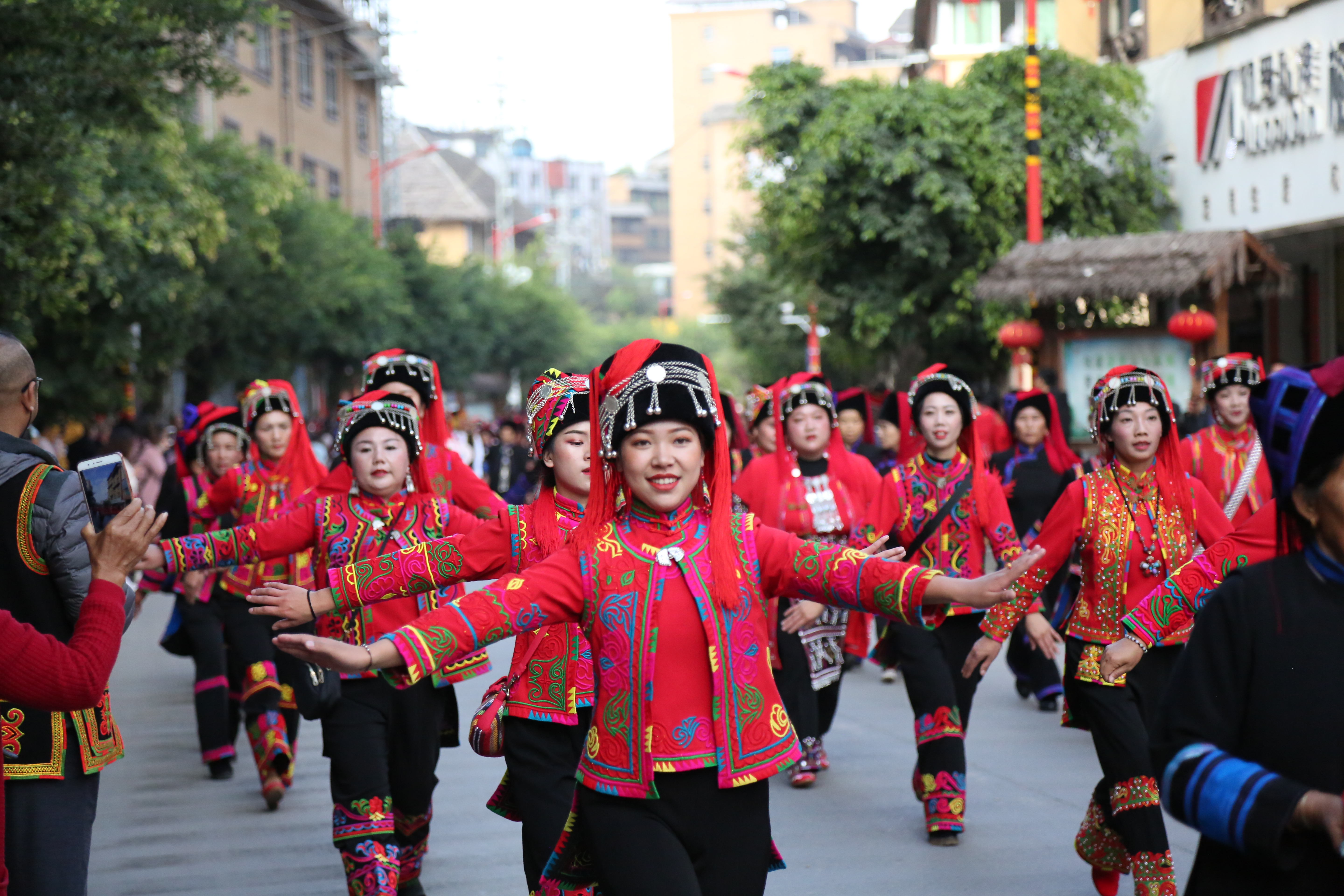 宴文化旅游节今年是绿春县建县65周年,长街古宴计划摆宴桌数为4065桌