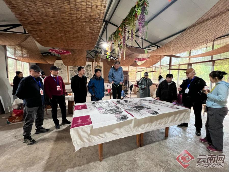 全国知名美术家沿着徐霞客足迹走进大理鹤庆采风写生