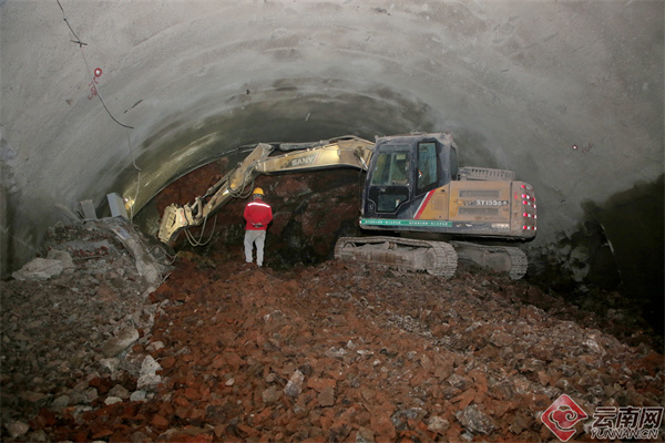 会巧高速韩家湾特长隧道右幅顺利贯通