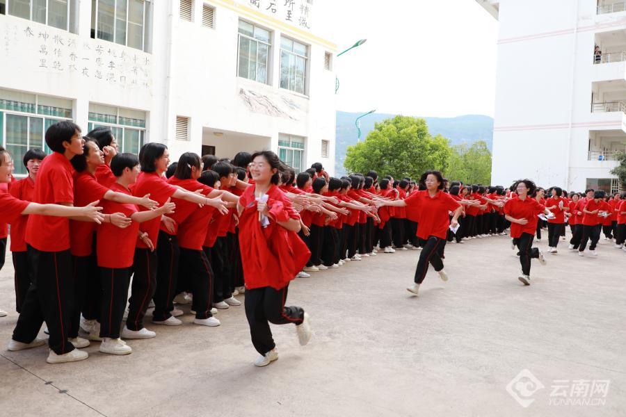 离别是为了更好的重逢——华坪女高学生和张桂梅老师的双向奔赴